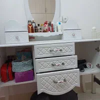 میز آرایش با اینه