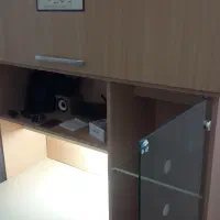 کتابخانه و میز تحریر