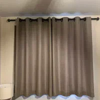 خیلی فوری - پرده رنگ‌ طوسی تیره پلیسه چین دار