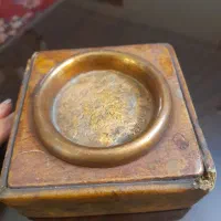 زیر سیگاری قدیمی مس نیاز به تعمیر