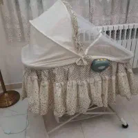 گهواره موزیکال تاشو بی‌بی کو مناسب تخت کنار مادر