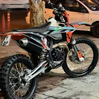 کراس برمودا ۲۵۰ سند سفید