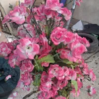 گلدون با گل‌های مصنوعی