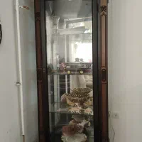 ویترین شیشه ای