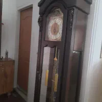 یک عدد ساعت ایستاده