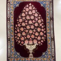 فرش ابریشم ماشینی لاکی رنگ طرح گلدونی ۶۰*۹۰