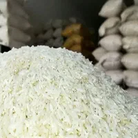 برنج تاریخ گذشته برای خوراک طیور کاملا سالم