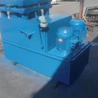 یک دستگاه پرس حرارتی قوی ودستی
