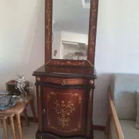 کنسول و اینه و ویترین