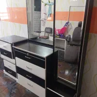 میزآرایشی وآینه قدی