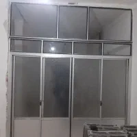 پنجره درب دار