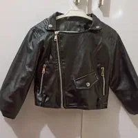 کت چرم همراه شلوار لی