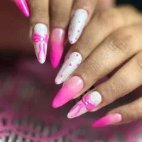 آموزش و خدمات کاشت ناخن