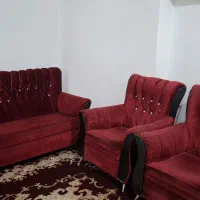 مبل ۷ نفره زرشکی، سالم و محکم