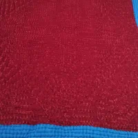 لحاف مخمل قرمز