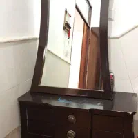 اینه و میز. مکت