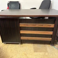 میز اداری مدیریت کنفرانسی همراه فایل و چند صندلی