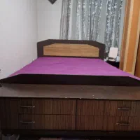 تختخواب و آیینه