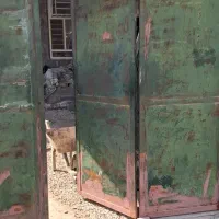 درب حیاط سه لنگه کاملا سالم