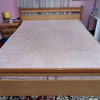 تخت خواب و میز آرایش