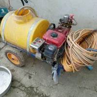 سم پاشی با دستگاه بیجار درخت باغ حیاط در کل استان