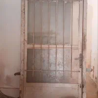 درب آهنی و شیشه سکوریت