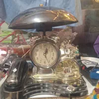 تلفن قدیمی ساعت دار ،چراغ مطالعه دارد