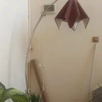 آباژور ایستاده