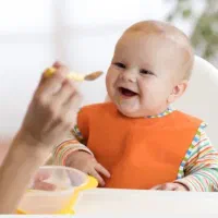 نیرو خانم جوان شاد و متعهد جهت پرستاری کودم
