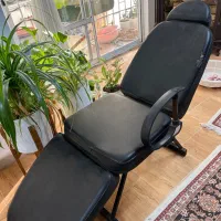 صندلی آرایشگاه زنانه در حد نو