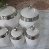 مقداری وسایل ولباس