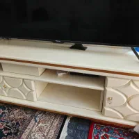میز تلویزیون چوبی تمیز و سالم