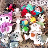 تعدادی عروسک و اسباب بازی