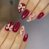 کاشت ناخن فقط ۳۰۰