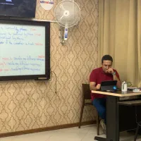 تدریس زبان توسط مدرس بین المللی زبان انگلیسی