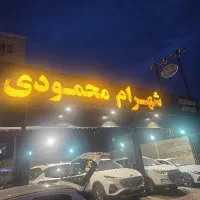 کارگر در نمایشگاه