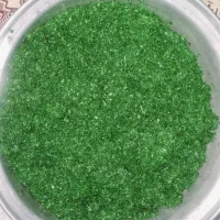فروشنده خانم در سبزی فروشی
