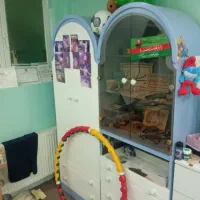 وسایل خونه ، فرش ،مبل ،کمد، میز غذا وتلفیزیون