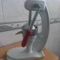 تعدادی وسایل خانه و مغازه و بازی