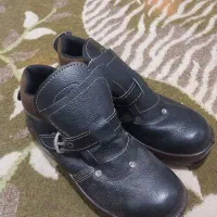 کفش ولباس کار