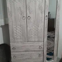 جاکفشی و کمد لباس