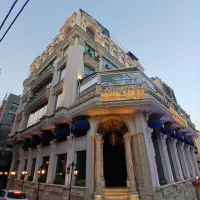 هاستس با ظاهر و تیپ مدل