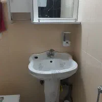 آینه و باکس به همراه روشویی سرامیک