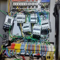 برقکار متخصص اتصالی ساختمان صنعتی تاسیسات برق کار