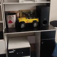 میز تحریر و کتابخونه
