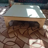 میز چوبی برای پخت نان