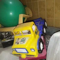 تعدادی اسباب بازی تاب