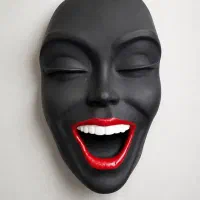 یک عدد ماسک و لوستر