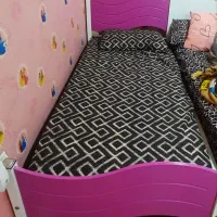 تخت خواب تکنفره در حد نو بهمراه تشک کاملا سالم