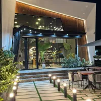 باریستا و سالن دار